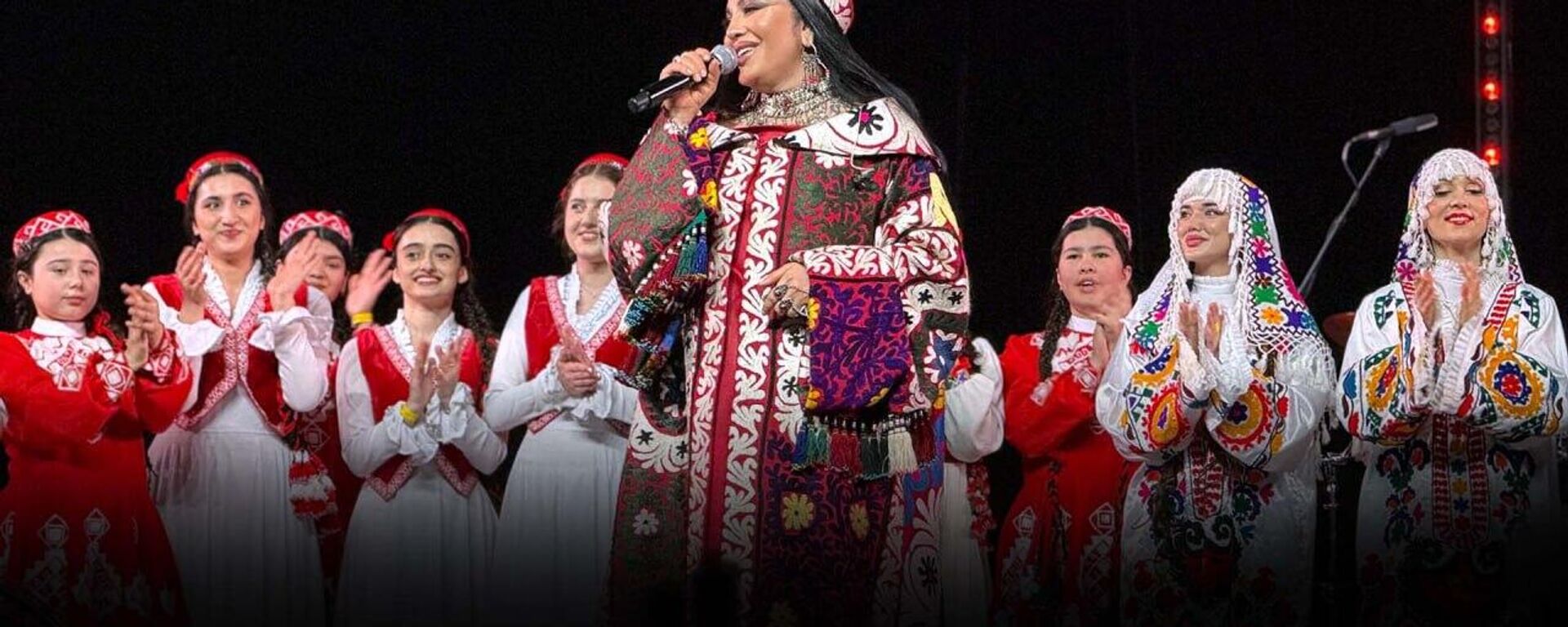 Навруз в Москве: звезды Таджикистана дали большой концерт. - Sputnik Таджикистан, 1920, 06.04.2026