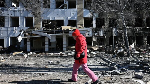 Здание детской поликлиники в Донецке, уничтоженное в результате обстрела со стороны ВСУ.  - Sputnik Тоҷикистон