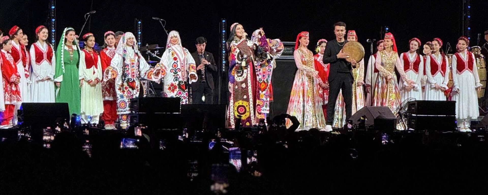 Концерт с участием звезд Таджикистана, посвященный Наврузу. - Sputnik Тоҷикистон, 1920, 07.04.2026