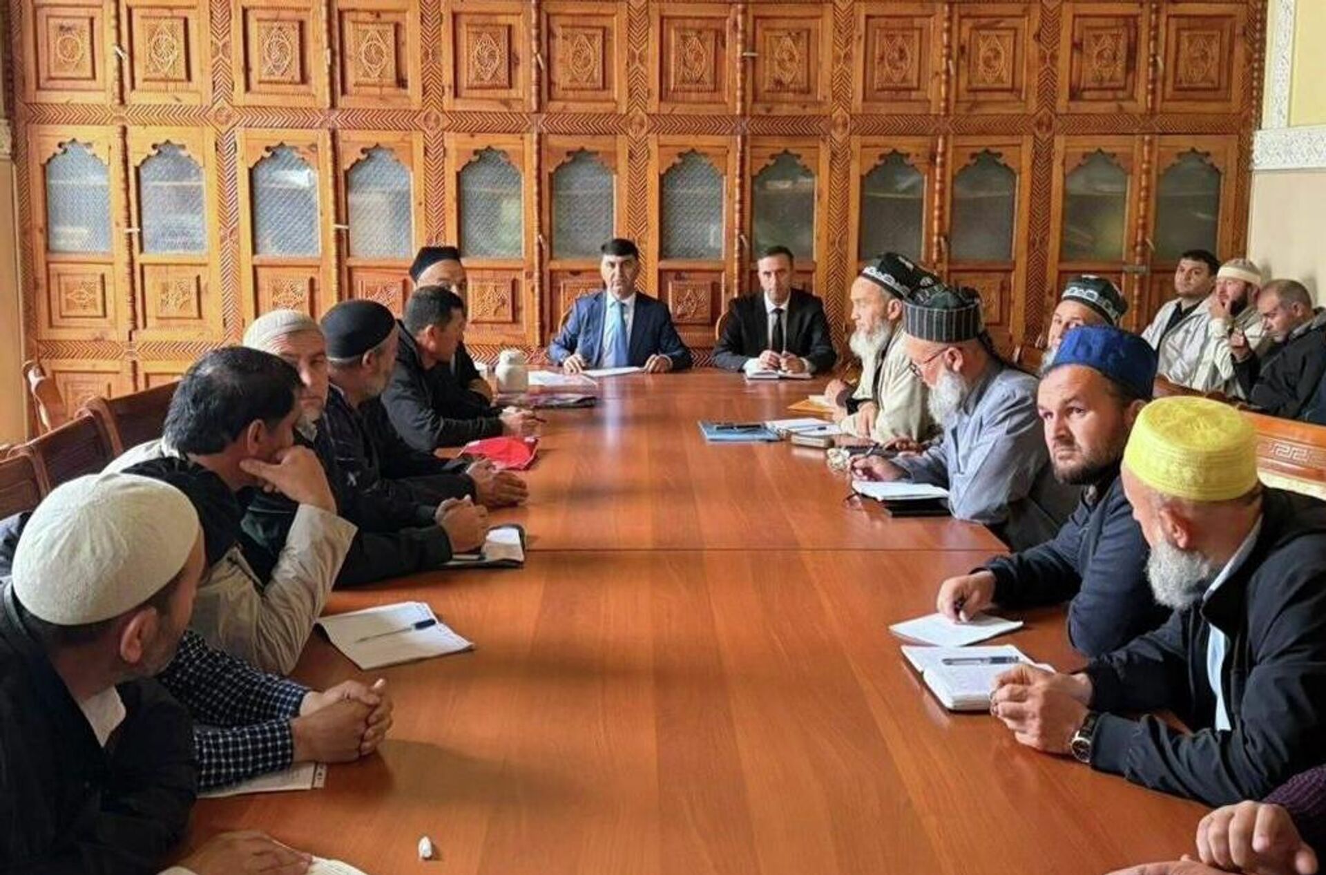 Обсуждение Хаджа 2026 года с гидами Хатлонской области . - Sputnik Тоҷикистон, 1920, 07.04.2026