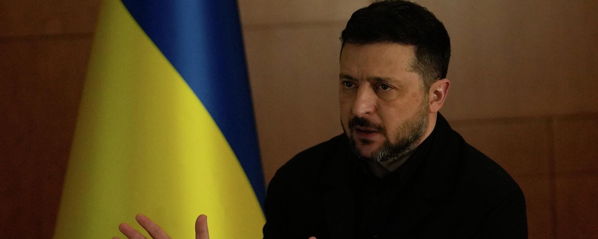 Владимир Зеленский дает интервью агентству Associated Press. Архивное фото - Sputnik Таджикистан, 1920, 19.04.2026