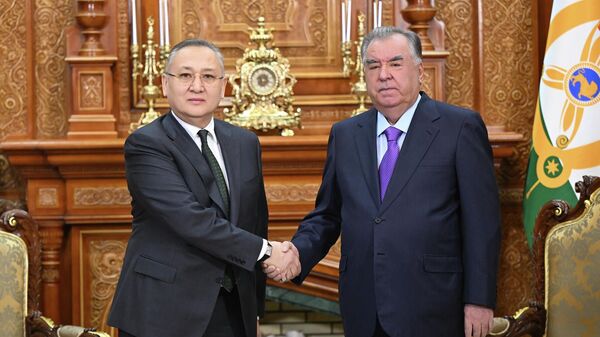 Эмомали Рахмон принял Генерального секретаря ОДКБ Таалатбека Масадыкова. - Sputnik Тоҷикистон