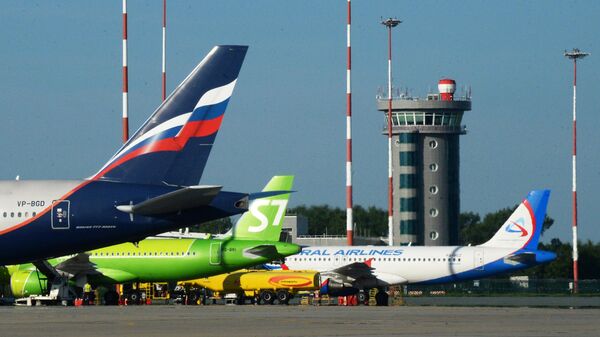 АСамолеты в международном аэропорту Владивосток (Кневичи) имени В.К.Арсеньева. - Sputnik Тоҷикистон