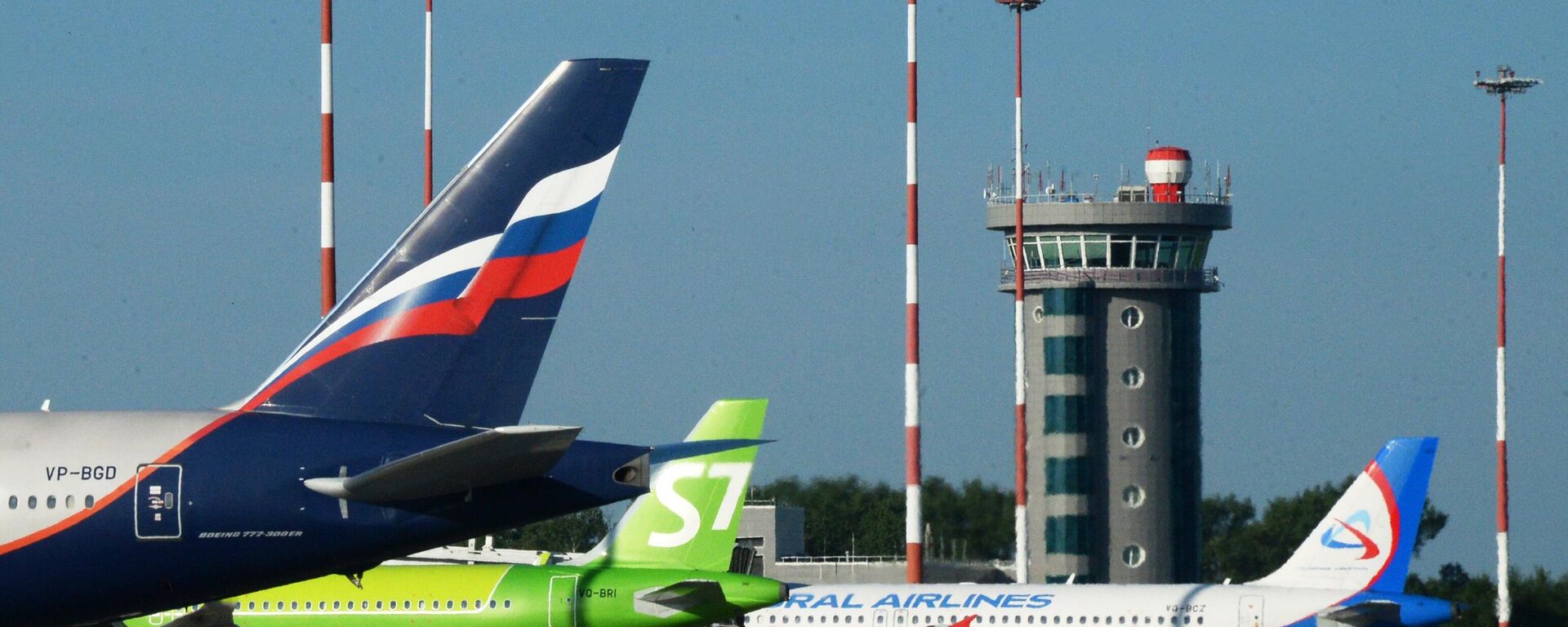 Самолеты в международном аэропорту Владивосток. - Sputnik Таджикистан, 1920, 12.04.2026