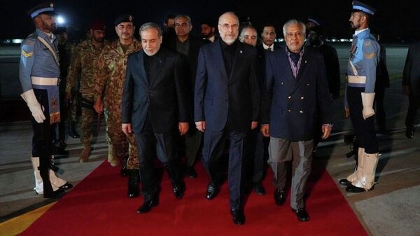 Ҳайати эронӣ барои музокирот бо Иёлоти Муттаҳида дар бораи ҳалли низоъ ба Исломобод омадааст - Sputnik Тоҷикистон