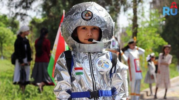Тоҷикистон Рӯзи кайҳоннавардонро ҷашн гирифт - Sputnik Тоҷикистон