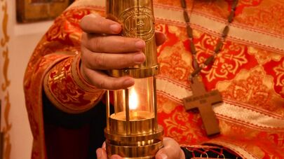 Благодатный огонь из Иерусалима.