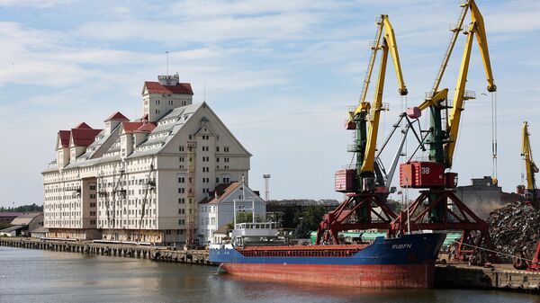 Судно RUBYN в Калининградском морском торговом порту.  - Sputnik Тоҷикистон