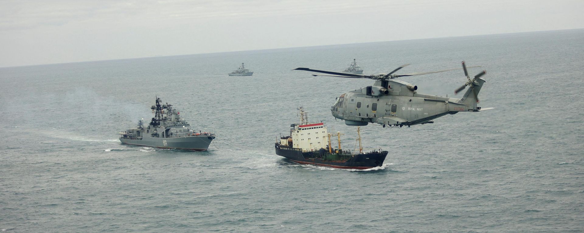 Корабли HMS Somerset и HMS St Albans военно-морского флота Великобритании во время разведывательных операций. - Sputnik Таджикистан, 1920, 14.04.2026