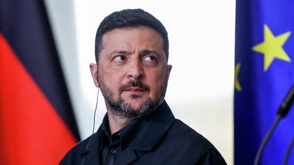 Владимир Зеленский во время визита в Берлин. - Sputnik Тоҷикистон