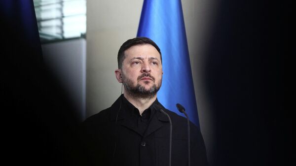 Владимир Зеленский во время визита в Берлин, Германия, 14 апреля 2026 года. - Sputnik Тоҷикистон