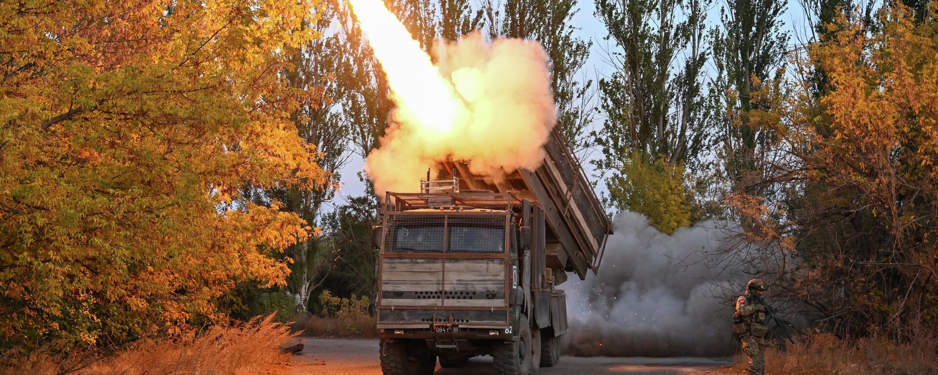Боевая работа системы дистанционного минирования Земледелие группировки войск Центр. - Sputnik Таджикистан, 1920, 15.04.2026