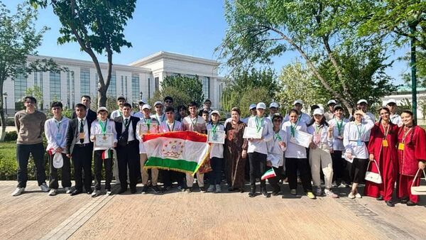 Таджикские школьники завоевали 15 медалей на международной олимпиаде по математике - Sputnik Таджикистан
