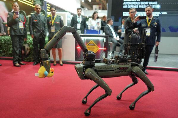 Выставка охватывает оборону и безопасность на всех фронтах: для ВМС, армии, ВВС, общественной и корпоративной безопасности. - Sputnik Таджикистан