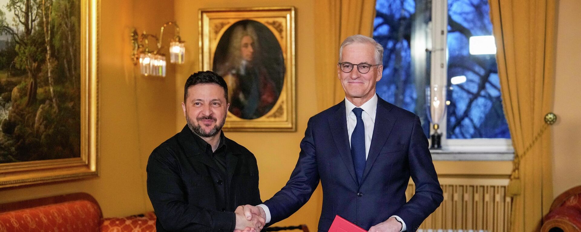 Премьер-министр Норвегии Йонас Гар Стоере встречается с Владимиром Зеленским в Осло, Норвегия, 14 апреля 2026 года.  - Sputnik Тоҷикистон, 1920, 15.04.2026