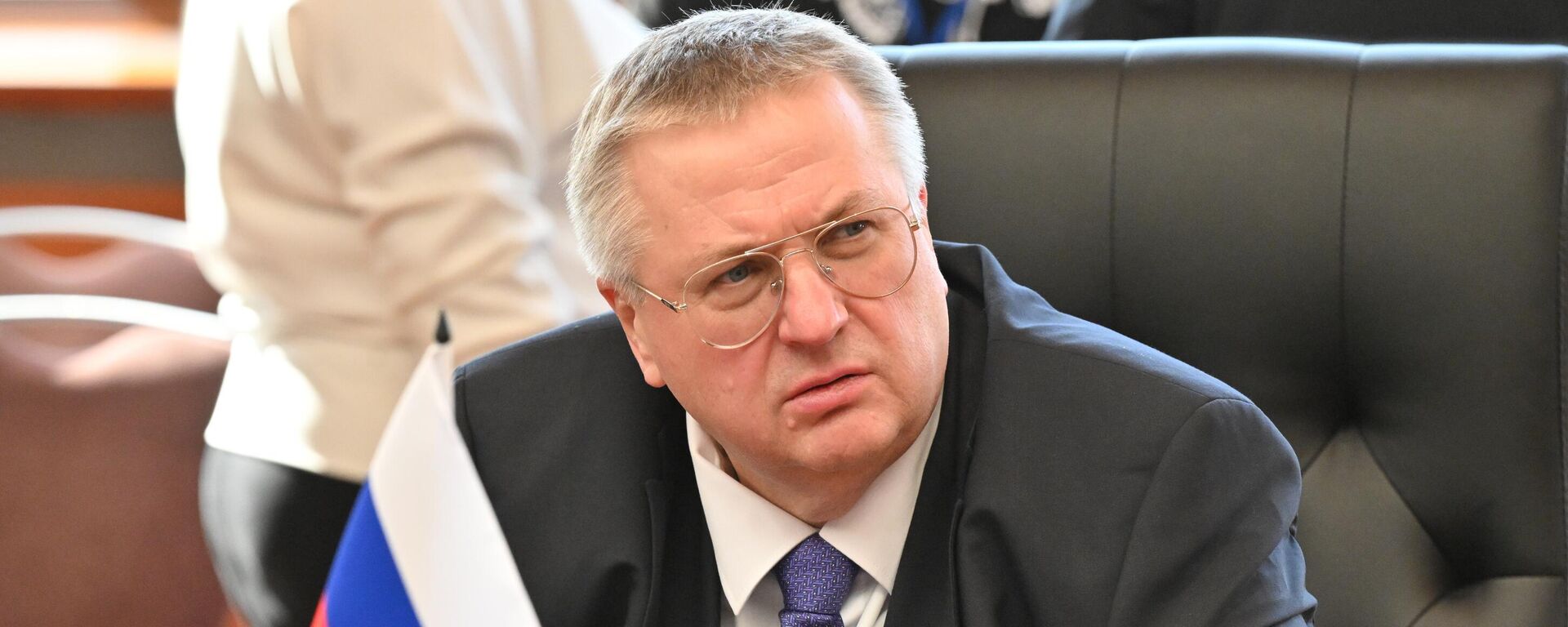 Заместитель председателя правительства РФ Алексей Оверчук. - Sputnik Таджикистан, 1920, 16.04.2026