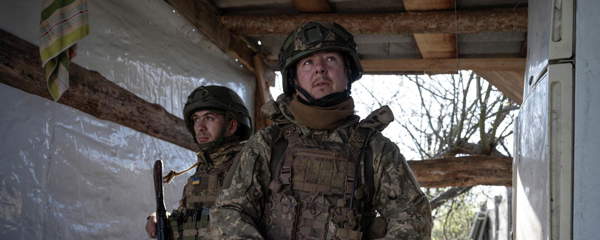 Военнослужащие 93-й отдельной механизированной бригады Холодный Яр Вооруженных сил Украины на позиции на окраине города Дружковка в Донецкой области, Украина, 7 апреля 2026 года. - Sputnik Таджикистан, 1920, 20.04.2026