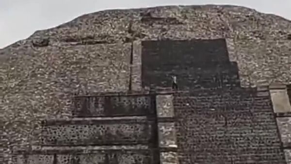 Неизвестный расстрелял туристов у древних пирамид в Мексике - Sputnik Таджикистан