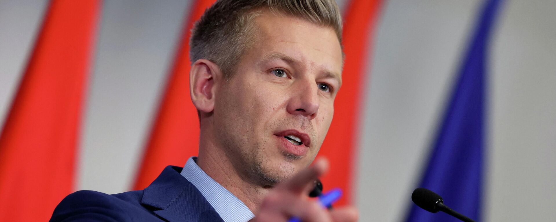 Петер Мадьяр выступает на пресс-конференции в Будапеште, Венгрия, 20 апреля 2026 года.  - Sputnik Тоҷикистон, 1920, 21.04.2026