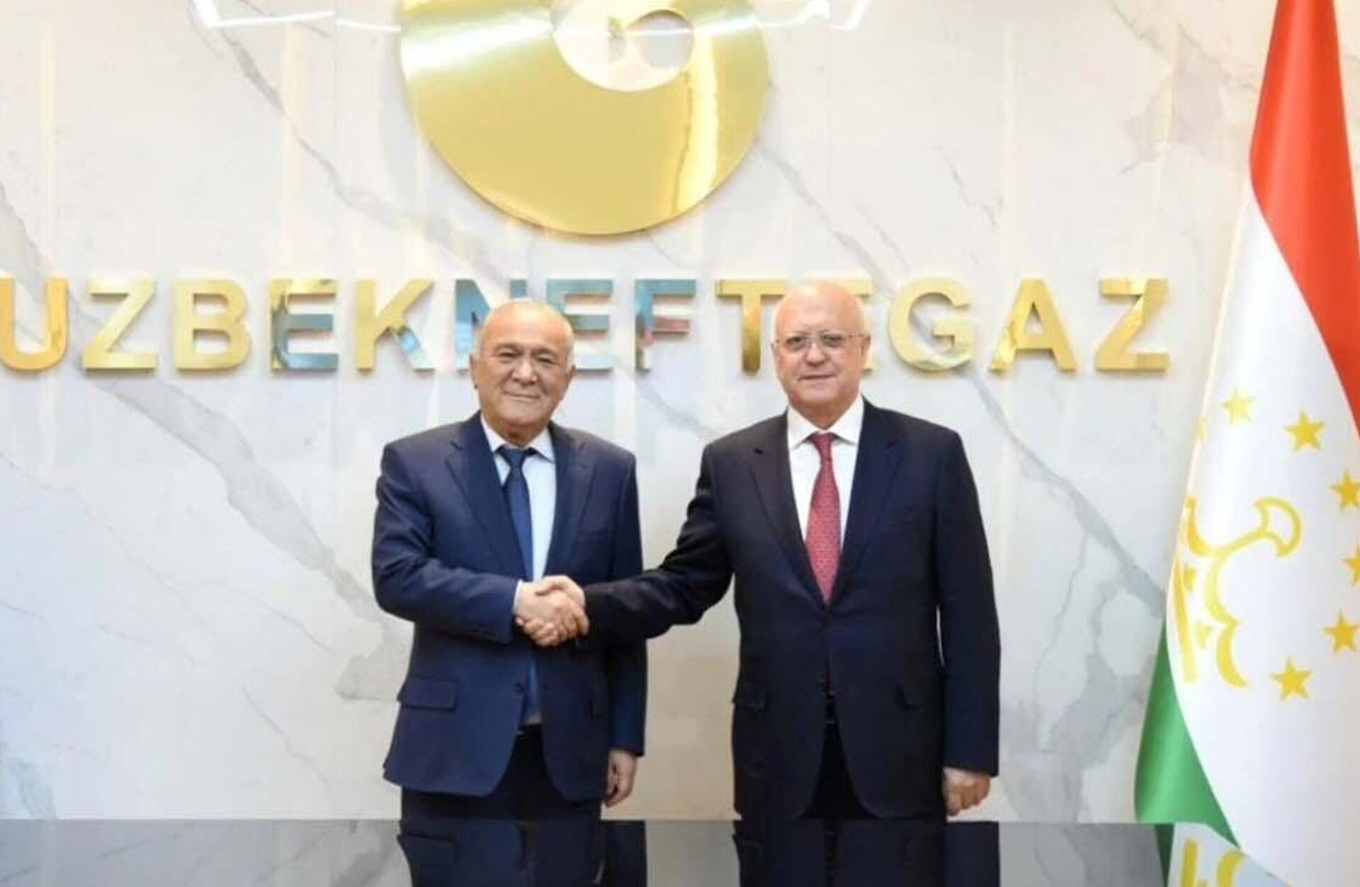 Председатель правления АО Узбекнефтегаз Абдугани Сангинов провел встречу с представителями официальной делегации Республики Таджикистан. - Sputnik Тоҷикистон, 1920, 21.04.2026