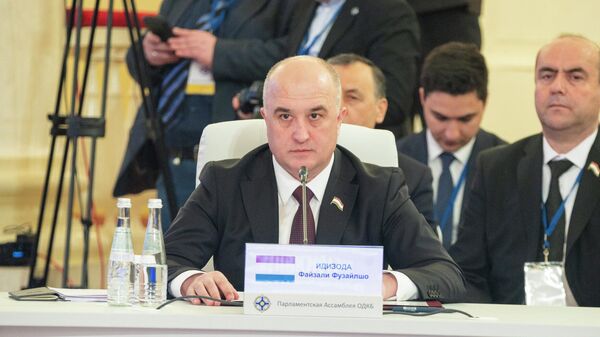 Председатель нижней палаты парламента Таджикистана Файзали Идизода.  - Sputnik Тоҷикистон