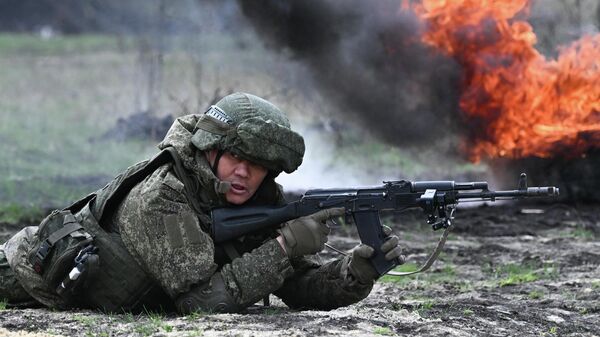 Боевое слаживание штурмовиков группировки войск Запад на Краснолиманском направлении СВО. - Sputnik Таджикистан