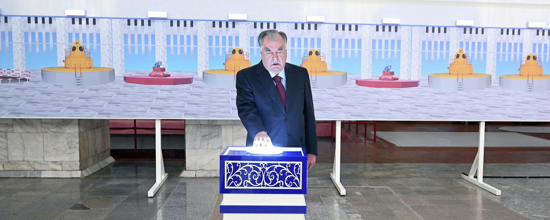 Эмомали Рахмон ввел в эксплуатацию энергоблок № 7 Нурекской ГЭС. - Sputnik Тоҷикистон, 1920, 24.04.2026