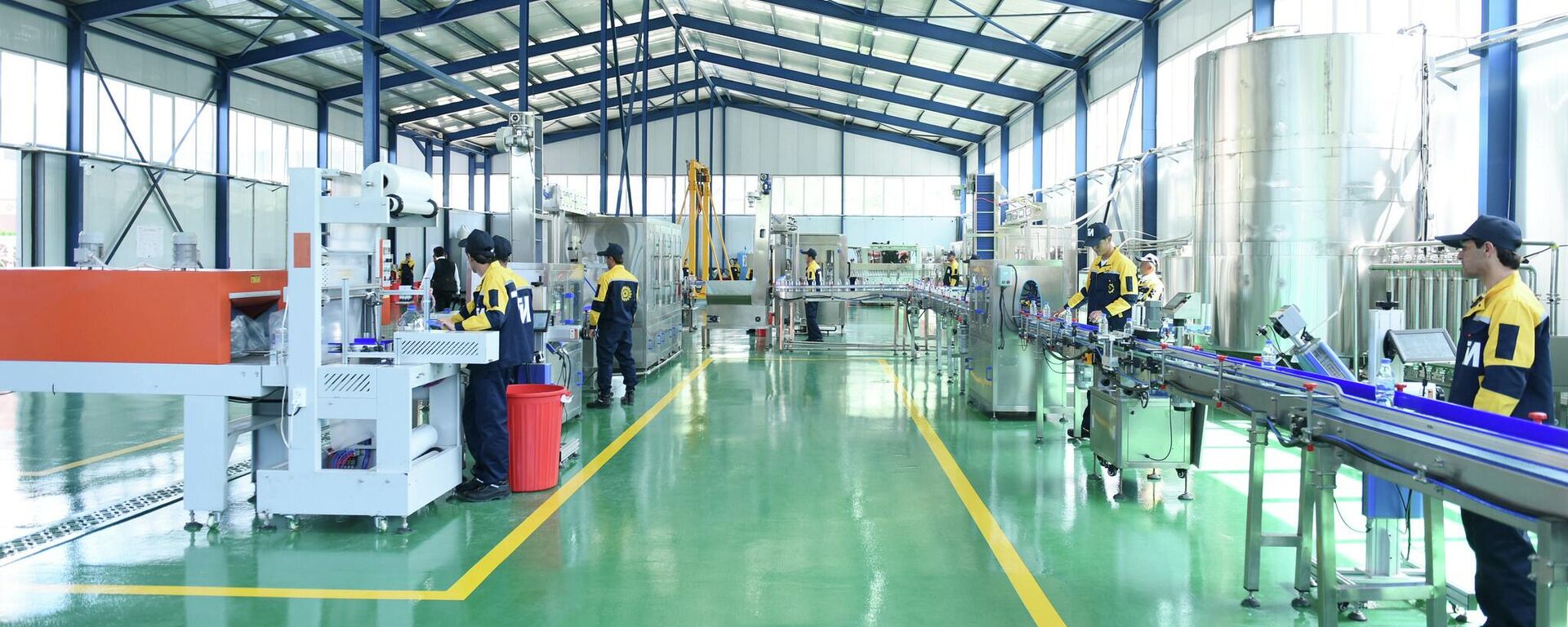 Завод по производству питьевой воды Global Invest в городе Нурек. - Sputnik Тоҷикистон, 1920, 25.04.2026