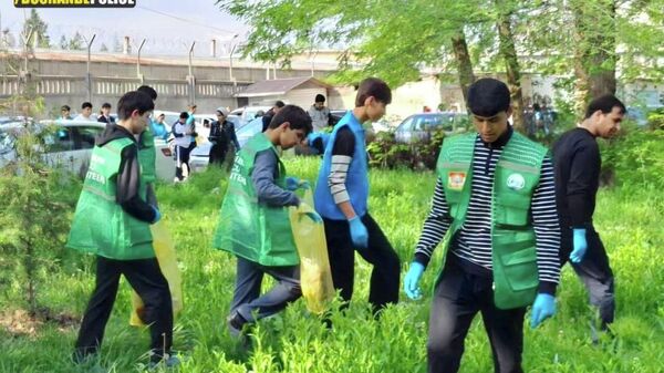 Милиция Душанбе защищает не только от преступников, но и от мусора - Sputnik Таджикистан