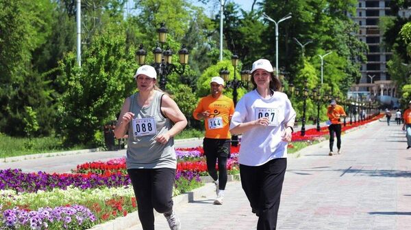 В Худжанде впервые прошел Гагаринский забег - Sputnik Тоҷикистон