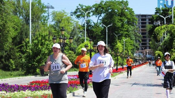 В Худжанде впервые прошел Гагаринский забег - Sputnik Тоҷикистон