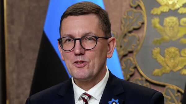 Премьер-министр Эстонии Кристен Михал выступает на пресс-конференции в рамках встречи премьер-министров стран Балтии в Таллинне, Эстония, 17 апреля 2026 года.  - Sputnik Тоҷикистон