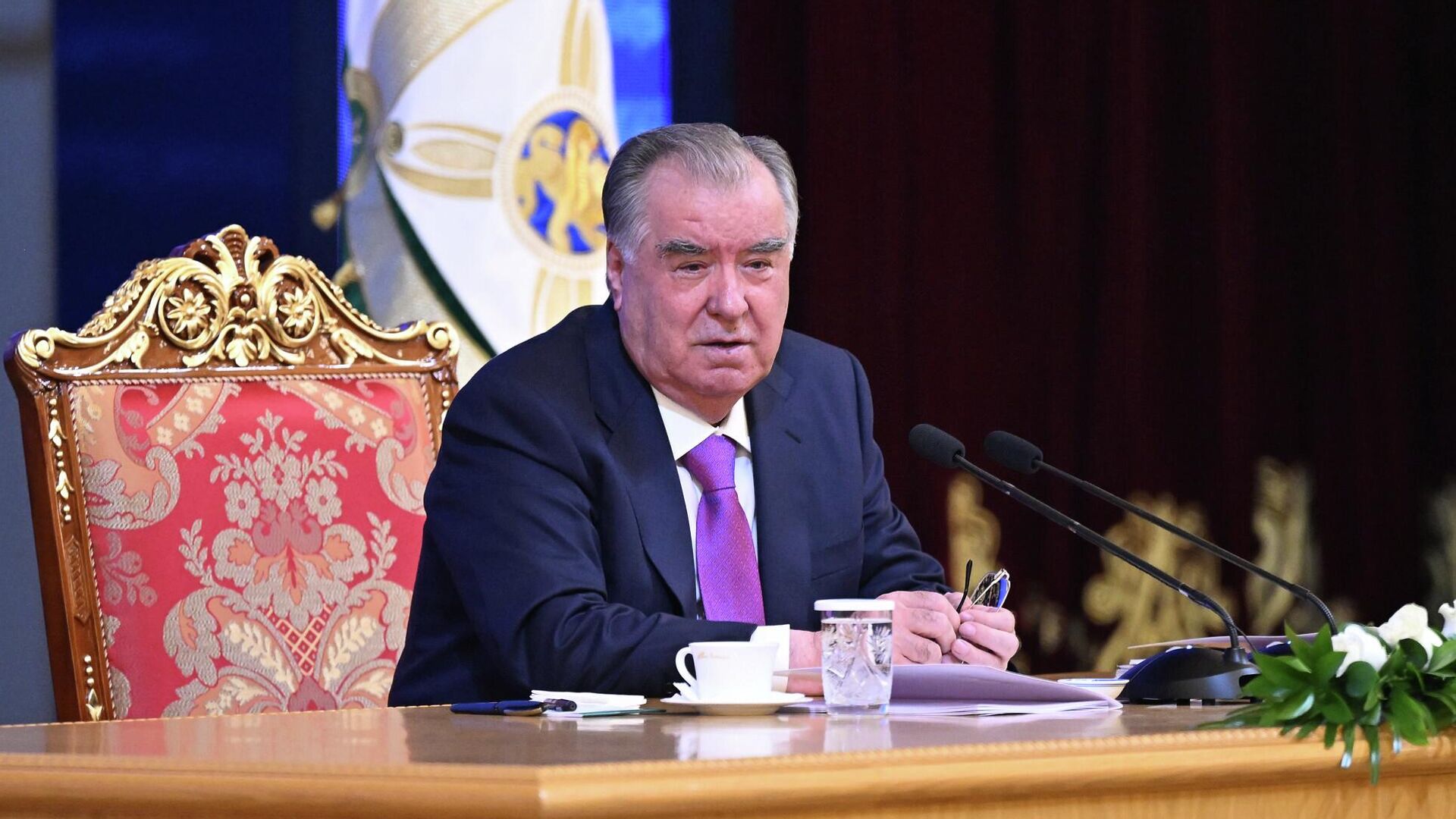 Президент Республики Таджикистан Эмомали Рахмон. Президент Республики Таджикистан Эмомали Рахмон. - Sputnik Таджикистан, 1920, 18.06.2026