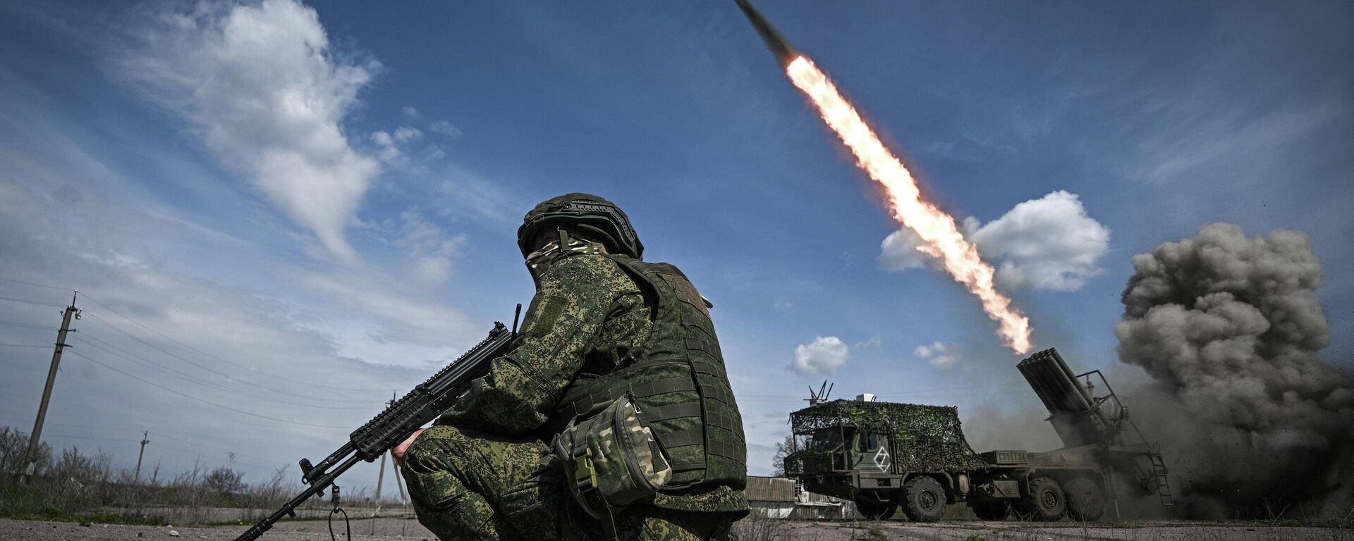 Боевая работа артиллеристов группировки войск Запад на Купянском участке фронта. - Sputnik Тоҷикистон, 1920, 29.04.2026