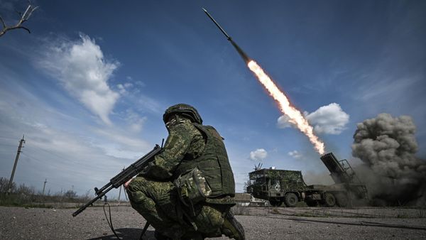 Боевая работа артиллеристов группировки войск Запад на Купянском участке фронта.  - Sputnik Тоҷикистон