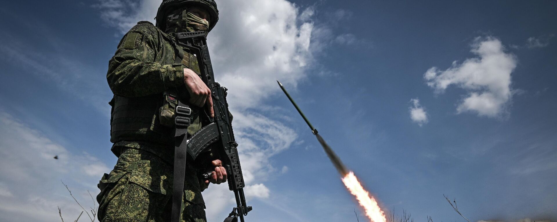 Боевая работа артиллеристов группировки войск Запад на Купянском участке фронта. - Sputnik Таджикистан, 1920, 28.04.2026