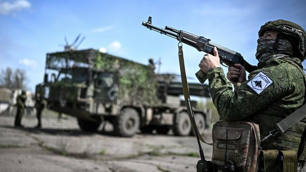 Боевая работа артиллеристов группировки войск Запад на Купянском участке фронта. - Sputnik Таджикистан