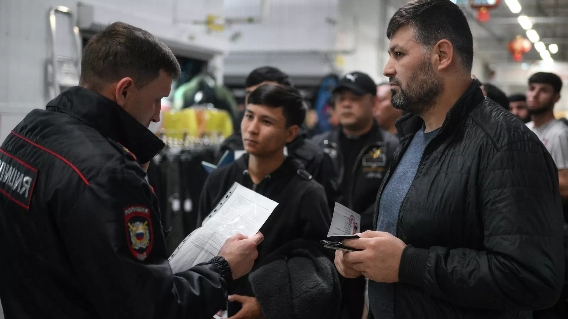 Русия қоидаҳои нав барои фарзандони муҳоҷироне, ки ба синни болиғ расидаанд, ҷорӣ кард