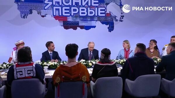 Қудрати Русия дар гуногунии он аст, - Путин - Sputnik Тоҷикистон