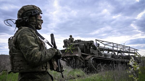 Боевая работа 34-й артиллерийской дивизии на Харьковском направлении СВО.  - Sputnik Таджикистан