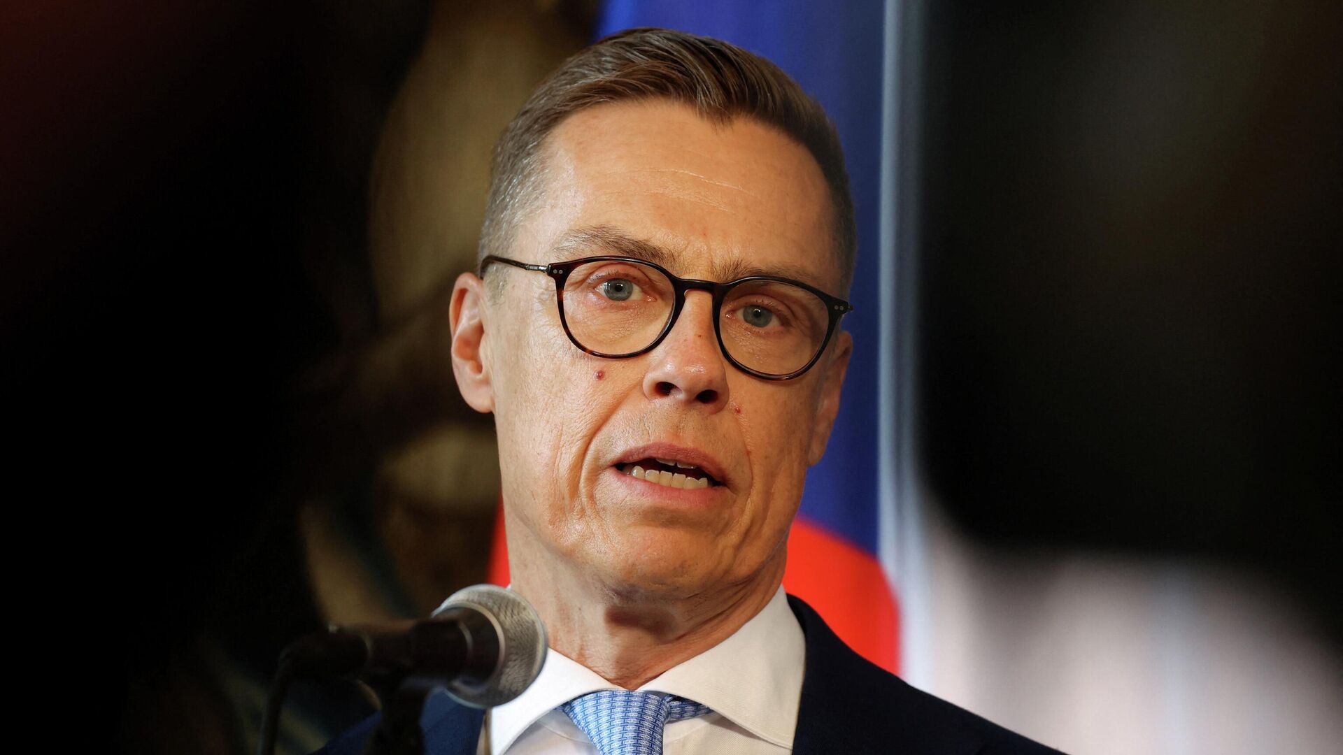 Президент Финляндии Александр Стубб выступает на пресс-конференции в Праге, Чехия, 4 мая 2026 года.  - Sputnik Тоҷикистон, 1920, 05.05.2026