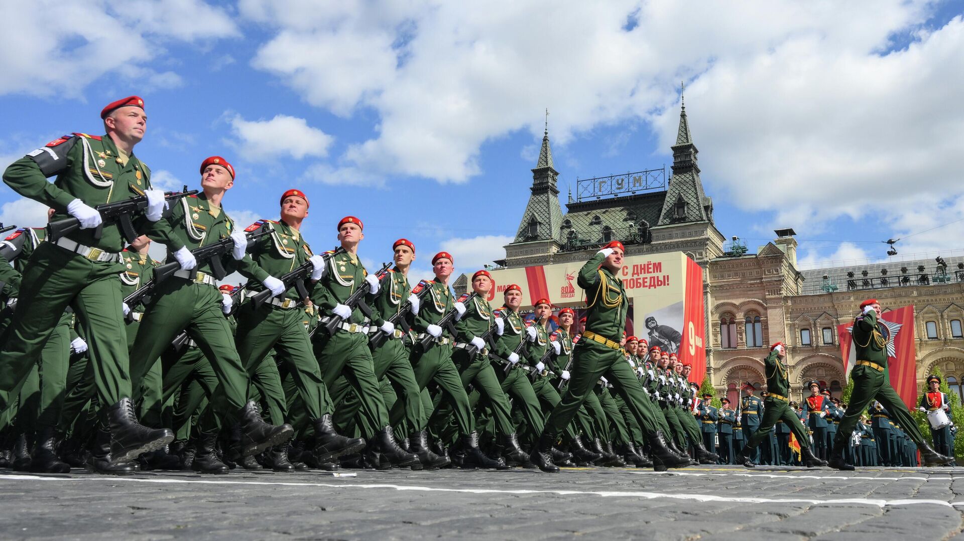 Москва. Военный парад, посвященный 80-летию Победы в Великой Отечественной войне. - Sputnik Таджикистан, 1920, 05.05.2026
