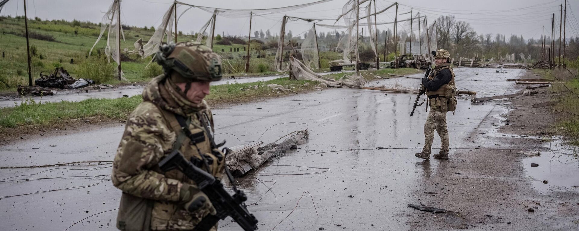 Военнослужащие 24-й отдельной механизированной бригады Вооруженных сил Украины в прифронтовом городе Дружковка, в Донецкой области, Украина, 24 апреля 2026 года, - Sputnik Таджикистан, 1920, 06.05.2026