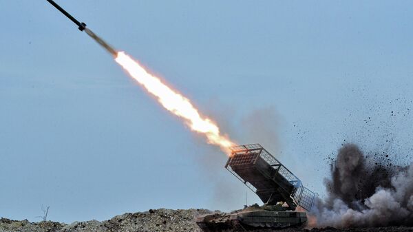 Боевой расчет тяжелой огнеметной системы Солнцепек. - Sputnik Таджикистан