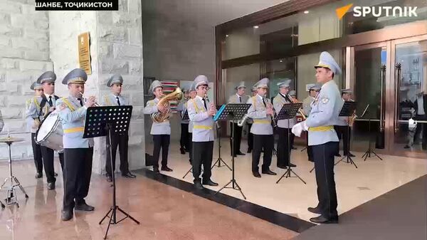 Дар Душанбе намоишгоҳи Ҳеҷ кас ва ҳеҷ чиз фаромӯш нашудааст бахшида 81-солагии Ғалаба дар Ҷанги Бузурги Ватанӣ мегузарад - Sputnik Тоҷикистон