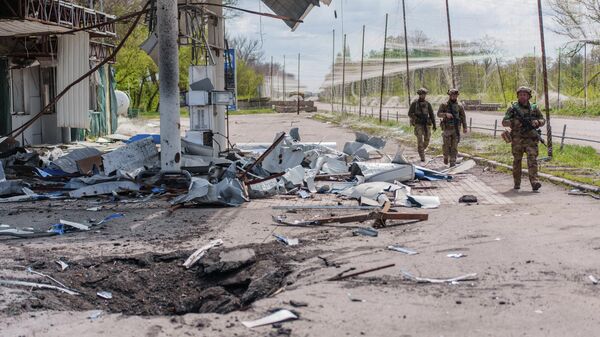 Военнослужащие объединенной бригады Хыжак в прифронтовом городе Дружковка, в Донецкой области, Украина, 28 апреля 2026 года. - Sputnik Таджикистан