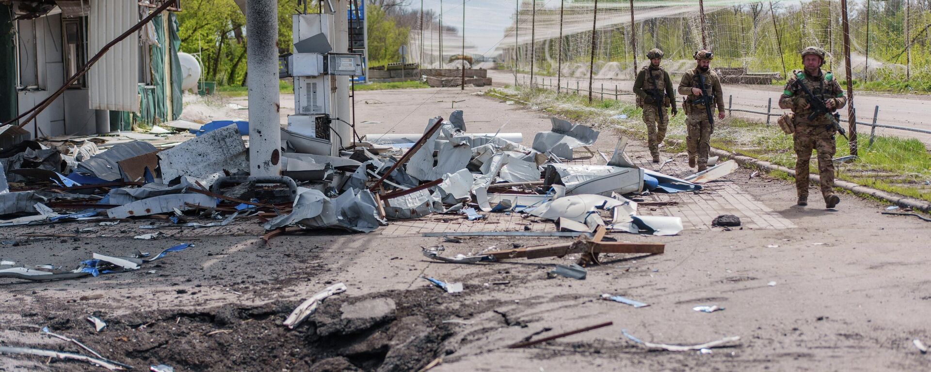 Военнослужащие объединенной бригады Хыжак в прифронтовом городе Дружковка, в Донецкой области, Украина, 28 апреля 2026 года. - Sputnik Таджикистан, 1920, 08.05.2026