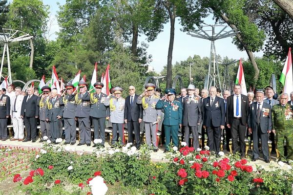 В Худжанде прошли памятные мероприятия, посвященные 81-й годовщине Дня Победы. - Sputnik Тоҷикистон