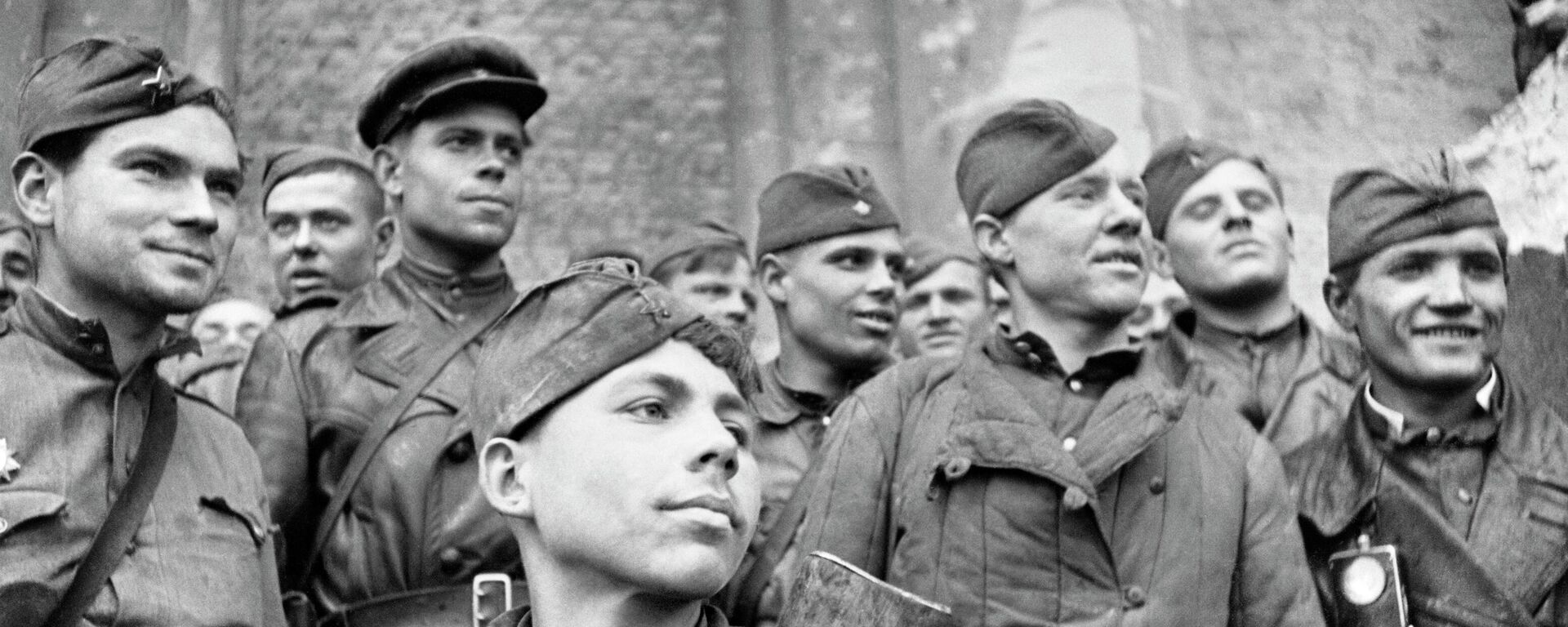 Великая Отечественная война 1941-1945 гг. Берлинская наступательная операция. Штурм Берлина.  - Sputnik Таджикистан, 1920, 09.05.2026