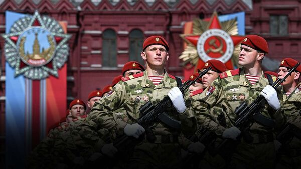 Парад ба муносибати Рӯзи Ғалаба дар Ҷанги Бузурги Ватанӣ дар Маскав: намоиш. - Sputnik Тоҷикистон